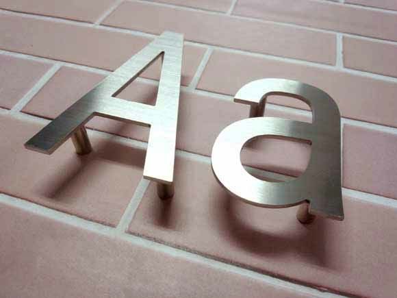 スタッド付き切り文字 英数字 文字を浮かせるタイプ Lサイズ | 切り