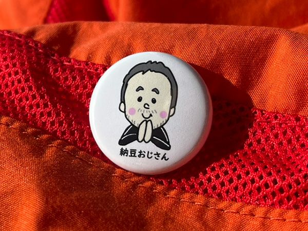納豆おじさん缶バッジ | 納豆おじさんグッズ | 鉄板 アルミ ステンレス